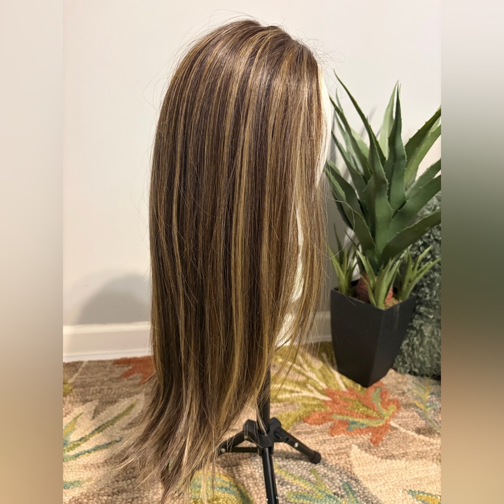 Belle Tress Wigs - Theory (LSE-4011) Synthetic Wig Chocolate Buttercream - Picture 2 of 15